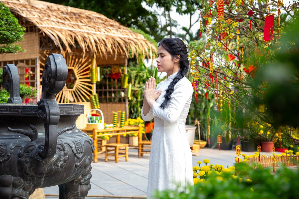 Chụp ảnh Tết đẹp ở Long An tại chùa Pháp Minh